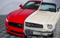Ford junta dos Mustang para celebrar la innovación automotriz